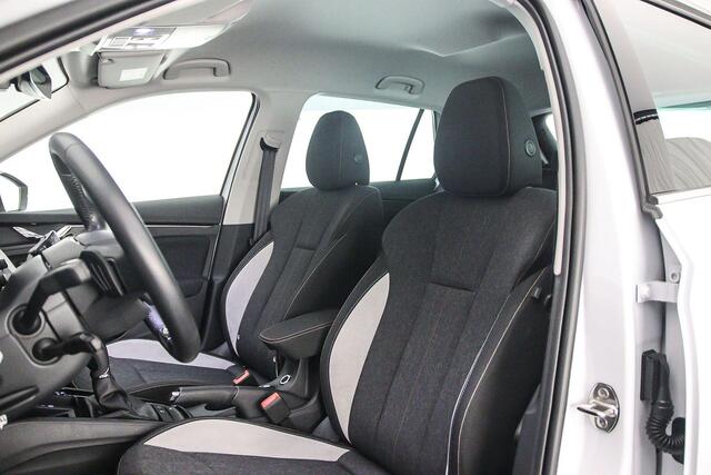Skoda Kamiq Selection 1.5 TSI 150pk DSG Automaat Adaptive cruise control, Achteruitrijcamera, Stoelverwarming, LED verlichting, Stuurwiel verwarmd, Parkeersensoren, App connect, DAB, Radio