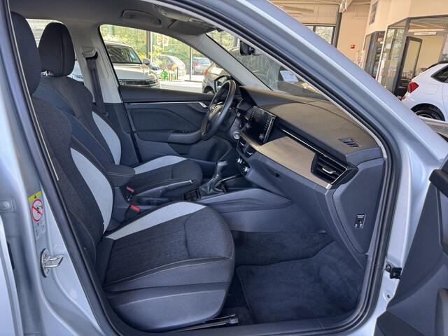 Skoda Kamiq 1.0 TSI DSG Style Black Pack | Apple Carplay | Camera | 17 inch lichtmetalen velgen |
