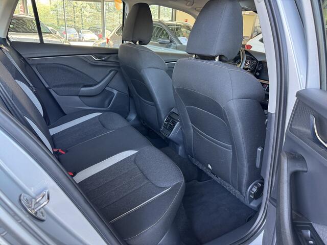 Skoda Kamiq 1.0 TSI DSG Style Black Pack | Apple Carplay | Camera | 17 inch lichtmetalen velgen |