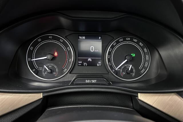 Skoda Kamiq 1.0 TSI Style | LED | Panoramadak | Cruise control | Climate control | Apple carplay