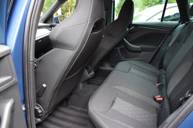 Skoda Kamiq 1.0 TSI 116PK Sport Business DSG Automaat | BOVAG Garantie | Org. NL | Sportstoelen | Stoelverwarming | Cruise&Climate Control | PDC Achter | Apple Carplay/ Android Auto |