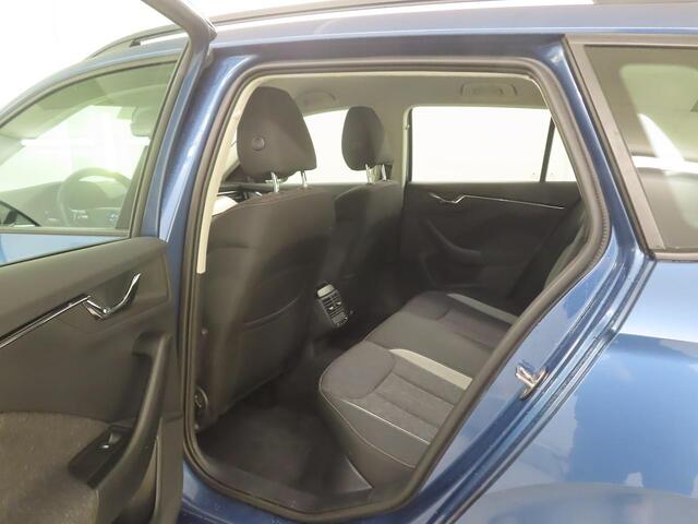 Skoda Kamiq 1.5 TSI DSG ACT Business Edition Stoel + Voorruitverwarming - Blindspot detectie - Navigatie - P.sensoren V+A - NL auto