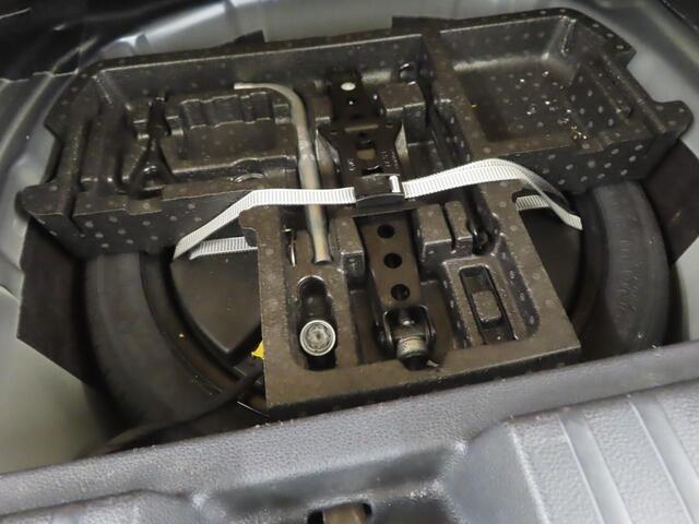 Skoda Kamiq 1.5 TSI DSG ACT Business Edition Stoel + Voorruitverwarming - Blindspot detectie - Navigatie - P.sensoren V+A - NL auto