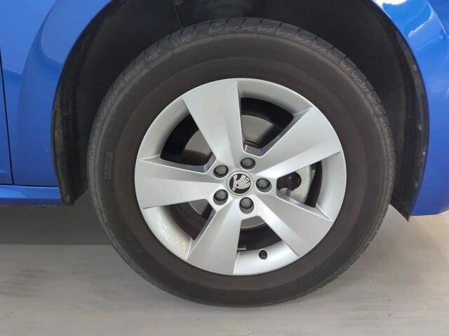 Skoda Kamiq 1.0 TSI Ambition / App connect / Climate controle / Zwenkbare trekhaak / Lichtmetaal 16 inch /