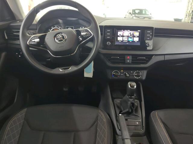 Skoda Kamiq 1.0 TSI Ambition / App connect / Climate controle / Zwenkbare trekhaak / Lichtmetaal 16 inch /