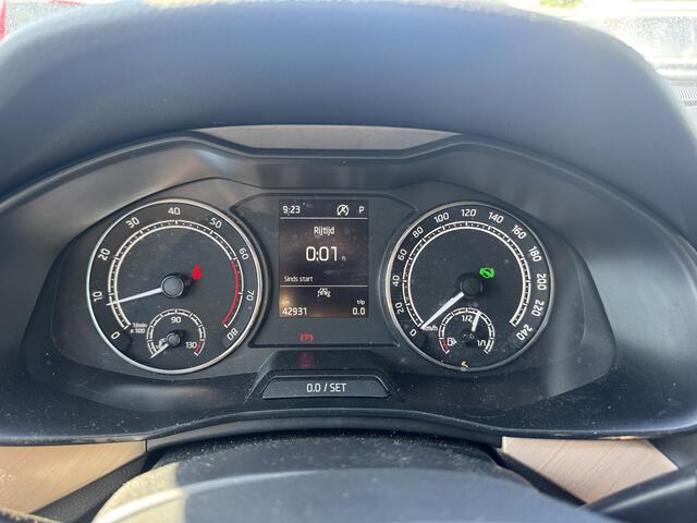Skoda Kamiq 1.5 TSI ACT Business Edition | Nieuw Binnen! | Elektr. Trekhaak | Automaat | Stoelverwarming