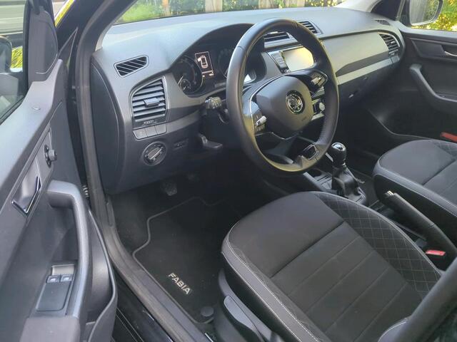 Skoda Kamiq 1.0 TSI Ambition / App connect / Climate controle / Parkeer sensoren achter / Lichtmetaal 16 inch /