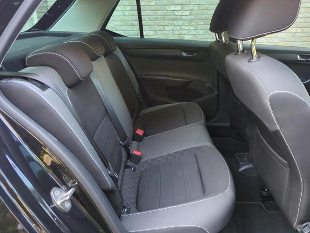 Skoda Kamiq 1.0 TSI Ambition / App connect / Climate controle / Parkeer sensoren achter / Lichtmetaal 16 inch /