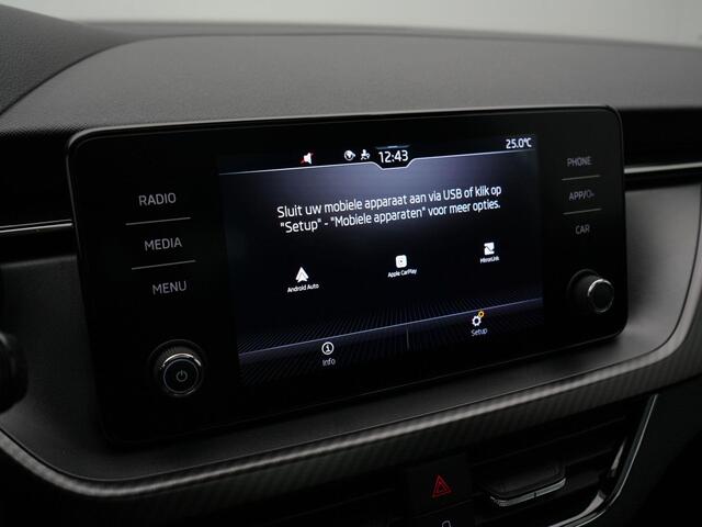 Skoda Kamiq 1.0 TSI 110 pk DSG Monte Carlo | Glazen Panoramadak | Achteruitrijcamera | Cruise Control | Stoelverwarming | 18 inch