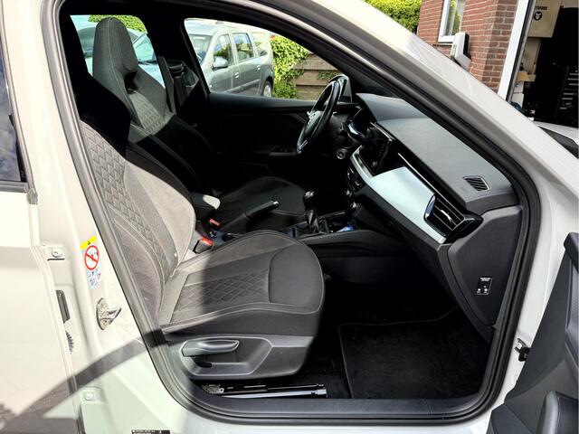 Skoda Kamiq 1.5 TSI ACT Sport Business Panoramadak, Sportstoelen, 18 inch