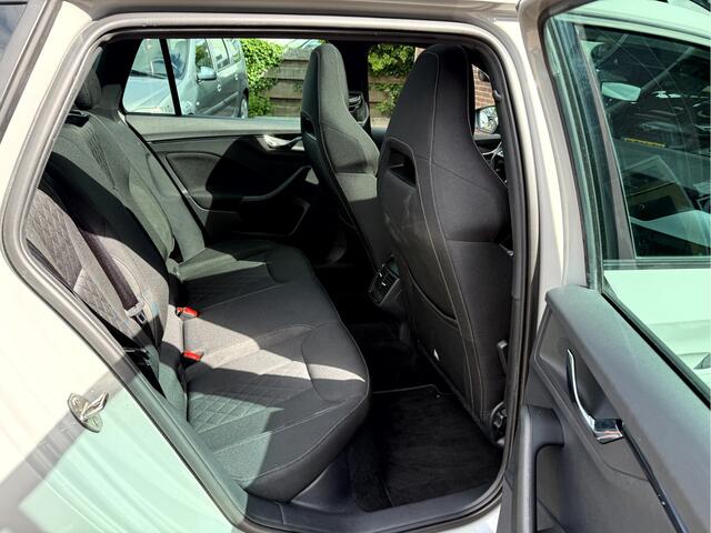 Skoda Kamiq 1.5 TSI ACT Sport Business Panoramadak, Sportstoelen, 18 inch