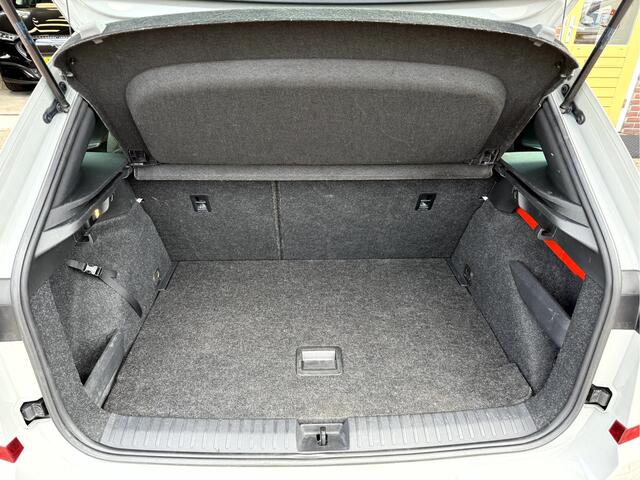 Skoda Kamiq 1.5 TSI ACT Sport Business Panoramadak, Sportstoelen, 18 inch