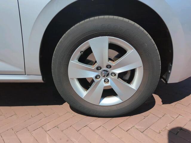Skoda Kamiq 1.0 TSI 110pk DSG Ambition / Smart Link / Clima / Parkeersensoren Achter / 16" LMV