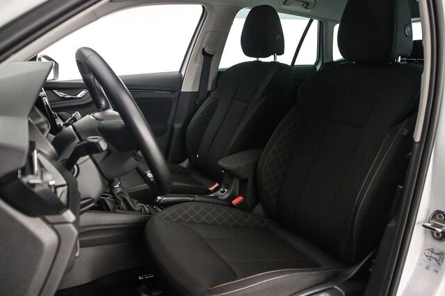 Skoda Kamiq Ambition 1.0 TSI 110pk DSG Automaat Achteruitrijcamera, Cruise control, Parkeersensoren, LED koplampen, Airco, App connect, DAB, Radio, Stoelverwarming