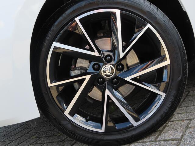 Skoda Kamiq 1.0 TSI Monte Carlo | trekhaak wegklapbaar | pano dak | stoelverwarming | camera |