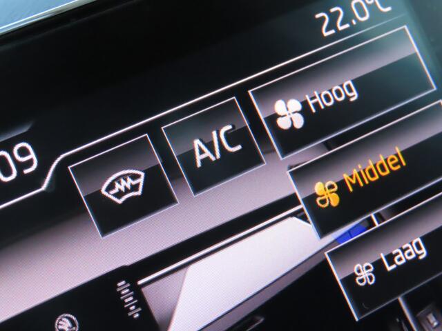 Skoda Kamiq 1.0 TSI Monte Carlo | trekhaak wegklapbaar | pano dak | stoelverwarming | camera |