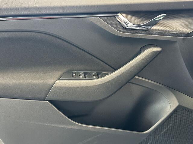 Skoda Kamiq 1.0 110pk TSI Selection Parkeersensoren achter | Adaptive Cruise Control | Stoelverwarming