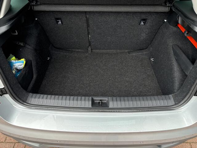 Skoda Kamiq 1.0 TSi 110pk Business Edition LED/VIRTUAL/NAVI/CARPLAY/DAB/PDC/STOELVERWARMING