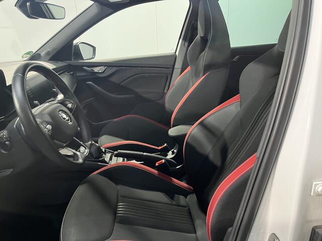 Skoda Kamiq 1.5 TSI Monte Carlo / AUTOMAAT/ PANO/ PARK. SENSOREN + CAMERA/ SMARTLINK/ LED/ CRUISE/ CLIMA/ 18" LMV/ STOEL VERWARM./ DAB