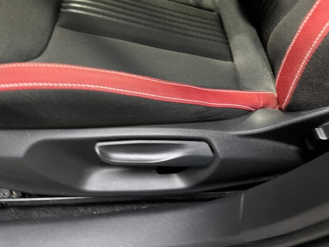 Skoda Kamiq 1.5 TSI Monte Carlo / AUTOMAAT/ PANO/ PARK. SENSOREN + CAMERA/ SMARTLINK/ LED/ CRUISE/ CLIMA/ 18" LMV/ STOEL VERWARM./ DAB