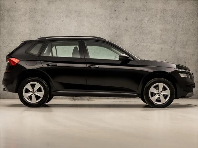 Skoda Kamiq 1.0 TSI Sport (APPLE CARPLAY, CRUISE, LED KOPLAMPEN, SPORTSTOELEN, LANE ASSIST, ARMSTEUN, BLUETOOTH, NIEUWE APK, NIEUWSTAAT)
