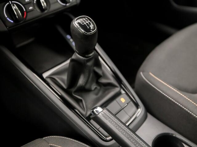 Skoda Kamiq 1.0 TSI Sport (APPLE CARPLAY, CRUISE, LED KOPLAMPEN, SPORTSTOELEN, LANE ASSIST, ARMSTEUN, BLUETOOTH, NIEUWE APK, NIEUWSTAAT)