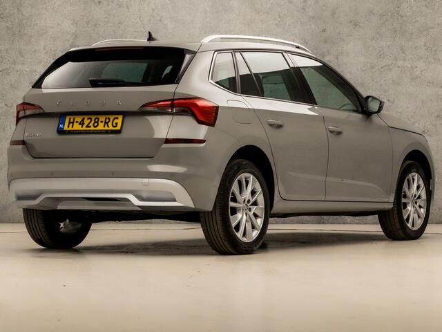 Skoda Kamiq 1.0 TSI Sport Automaat (APPLE CARPLAY, GETINT GLAS, CRUISE, TREKHAAK, SPORTSTOELEN, PARKEERSENSOREN, LED KOPLAMPEN, LANE ASSIST, DAB+, NIEUWSTAAT)
