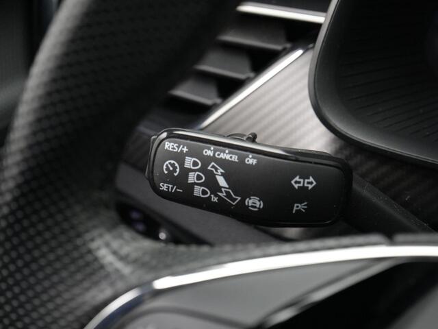 Skoda Kamiq 1.0 TSI 110 pk Monte Carlo | Panoramadak | Full LED koplampen | Achteruitrijcamera | Keyless | 18 inch