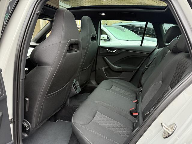 Skoda Kamiq 1.0 TSI Sport Business Panoramadak, Stoelverwarming