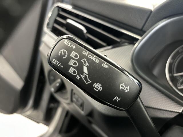 Skoda Kamiq 1.0 TSI 110pk Ambition · Apple/Android Car Play · Airco · P-Sensoren · Cruise Control · Getint Glas · 16'' Inch · Garantie t/m 12-11-2027 of 100.000km