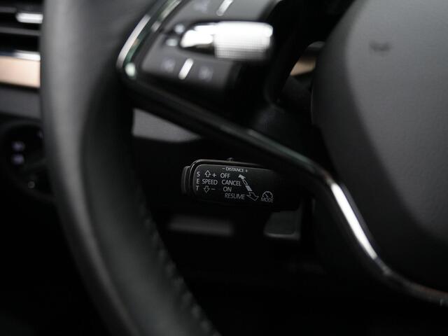 Skoda Kamiq 1.0 TSI 110 pk DSG Style | Achteruitrijcamera | Stoelverwarming | Adaptive Cruise | Carplay