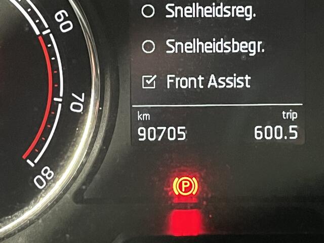 Skoda Kamiq 1.0 TSI Ambition SMARTLINK/ PARKEER SENSOREN/ CRUISE CONTROL/ AIRCO/ DAB/ LANE ASSIST/ ELEKTRISCH INKLAPBARE TREKHAAK