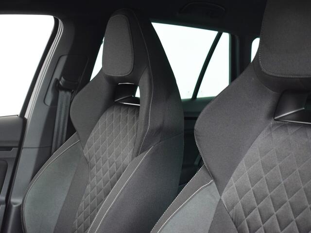 Skoda Kamiq 1.0 TSI Sport Business | Full LED o Keyless o Camera o ACC