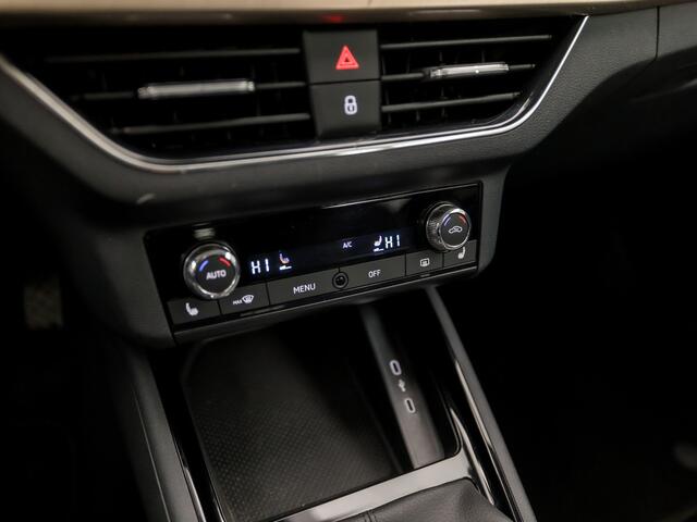 Skoda Kamiq 1.0 TSI Sport (APPLE CARPLAY, CLIMATE, STOELVERWARMING, KEYLESS, SPORTSTOELEN, LED KOPLAMPEN, LM VELGEN, CRUISE, LANE ASSIST, NIEUWSTAAT)