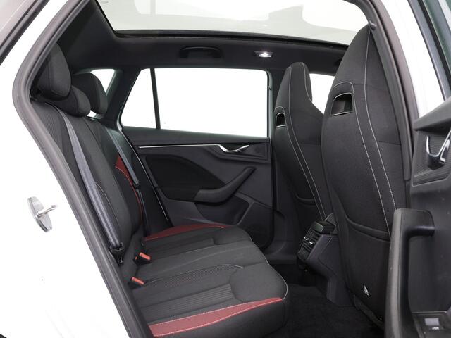 Skoda Kamiq 1.0 TSI 110pk DSG Monte Carlo · Panoramadak · Camera · P-Sensoren · Apple/Android Car Play · 18'' Inch ·