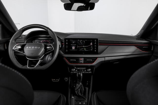 Skoda Kamiq 1.5 TSI 150 PK Monte Carlo - Automaat | Pano | Elek. Trekhaak | Dig. Cockpit | Cruise | Stoelverw. | Camera | PDC | NAV + App. Connect | ECC | LM 18" | 0971