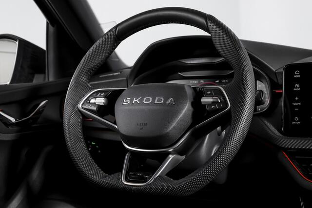 Skoda Kamiq 1.5 TSI 150 PK Monte Carlo - Automaat | Pano | Elek. Trekhaak | Dig. Cockpit | Cruise | Stoelverw. | Camera | PDC | NAV + App. Connect | ECC | LM 18" | 0971