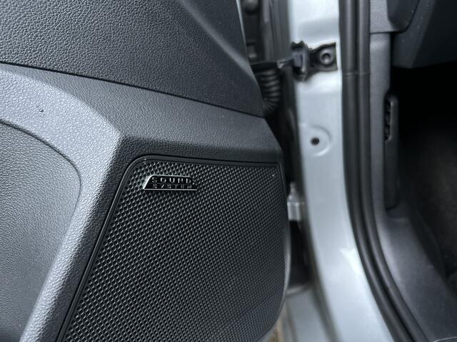 Skoda Kamiq 1.5 TSI ACT Business Edition | Dealer onderhouden | Lage km stand | Automaat | Trekhaak | Stoelverwarming |