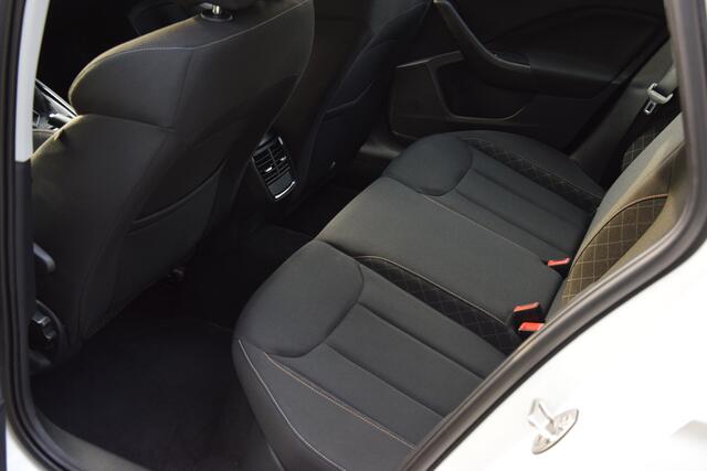 Skoda Kamiq 1.0 TSI Active | BOVAG Garantie | Stoelverwarming | Cruise Control | Airco | Apple Carplay/Android Auto | 16'' Velgen | PDC Achter | LED Verlichting |