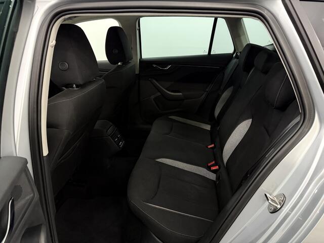 Skoda Kamiq 1.0 TSI Business Edition Camera, Navi, Keyless start, Virtual desk, A start stop, Clima, Cruise control, Lichtmetalen velgen