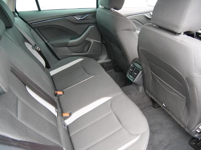 Skoda Kamiq 1.0 TSI Business Edition 116 Pk Automaat Camera / DAB / Apple Carplay / DAB