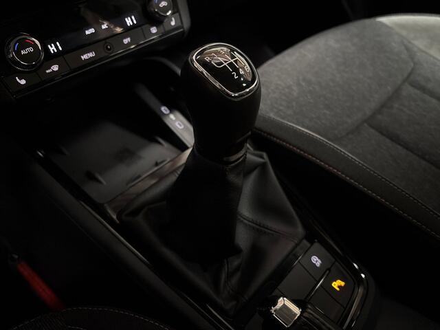 Skoda Kamiq 1.0 TSI Sport (VIRTUAL COCKPIT, APPLE CARPLAY, GROOT NAVI, CLIMATE, STOELVERWARMING, SPORTSTOELEN, KEYLESS, PARKEERSENSOREN, CRUISE, NIEUWE APK, NIEUWSTAAT)