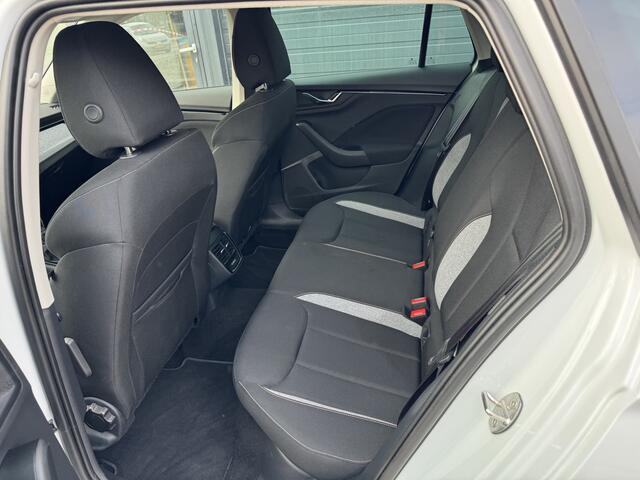 Skoda Kamiq 1.0 TSI Business Edition Rijklaarprijs Incl. afleveringsbeurt en 12 maanden BOVAG-garantie | Stoelverwarming | Apple Carplay/Android Auto | 17 inch LMV | Cruise Control |