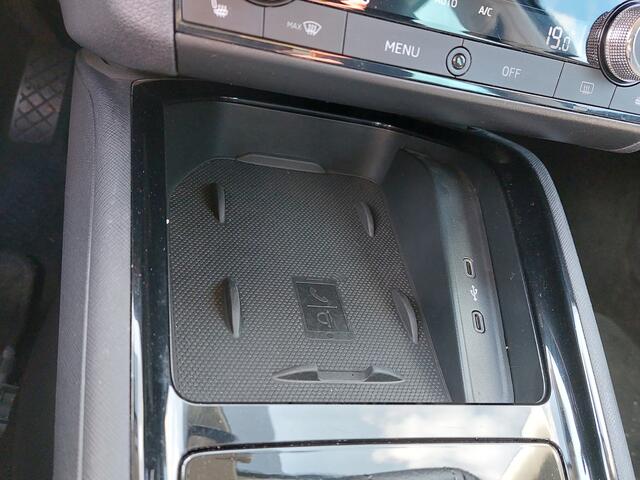 Skoda Kamiq 1.0 TSI 116pk DSG Business Edition | 1ste Eigenaar | Navi | Apple Carplay+Android Auto | Clima | Cruise | Led Koplampen | Stoelverwarming | Pdc V+A+Camera | Privacy Glass | 17''lm