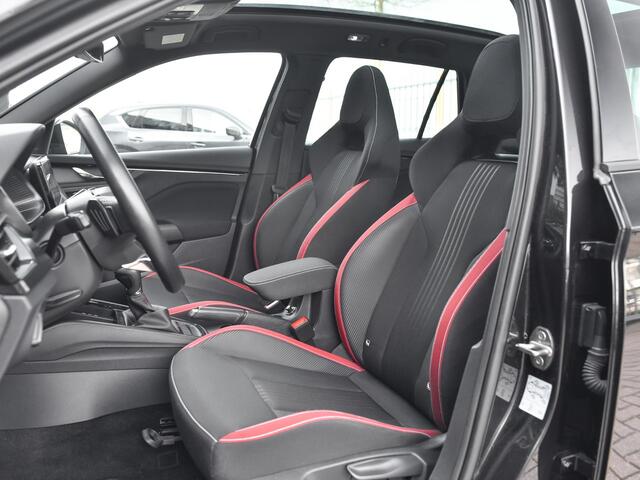 Skoda Kamiq 1.0 TSI Monte Carlo Panoramadak Trekhaak 18 inch velgen Clima Cruise Stoelverwarming