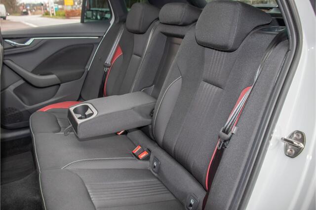 Skoda Kamiq 1.5 TSI DSG Monte Carlo, Panoramadak, Camera, Stoel & Stuurverwarming, Adaptive Cruise, Carplay, Keyless.