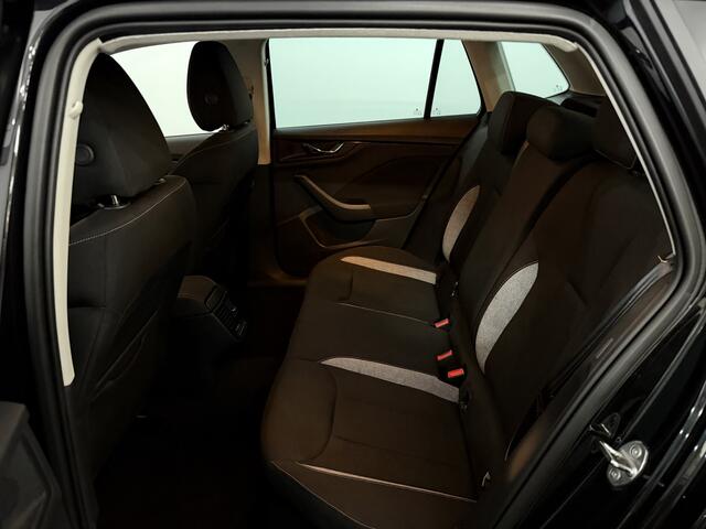 Skoda Kamiq 1.0 TSI Black Dots Camera, Apple carplay, Stoelverwarming, Virtual desk, Keyless start, Cruise control, A start stop, 1 jaar garantie