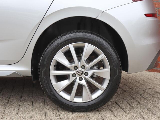 Skoda Kamiq 1.0 TSI 110pk DSG Style Navigatie Apple Carplay/Android Auto Adaptive Cruise control Parkeer sensoren Lichtmetalen Velgen