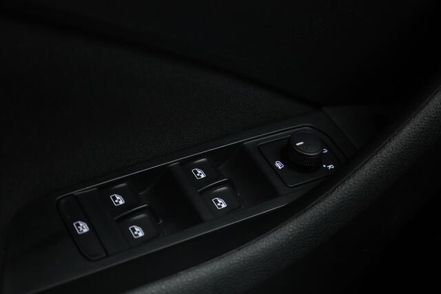 Skoda Kamiq 1.5 TSI ACT Sport 150pk | Digi. Cockpit | Camera | Stoelverw. | PDC | Apple CarPlay | All Seasons | 17'' | Cruise |