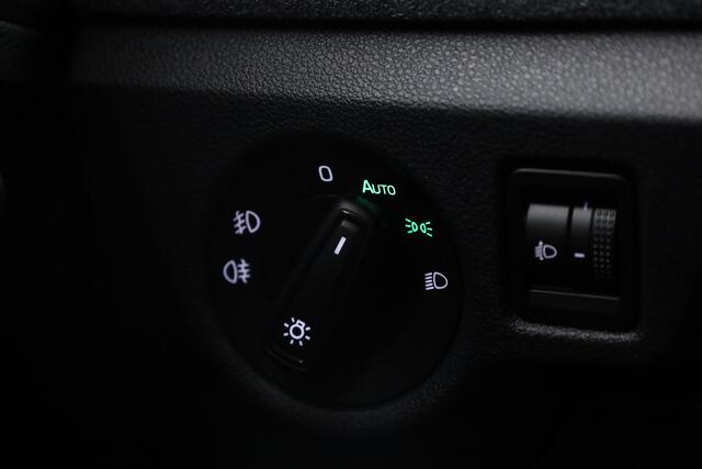 Skoda Kamiq 1.5 TSI ACT Sport 150pk | Digi. Cockpit | Camera | Stoelverw. | PDC | Apple CarPlay | All Seasons | 17'' | Cruise |